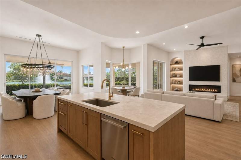 4 bedroom SingleFamilyResidence at 499 Terracina Way, Terracina, Naples — photo 3