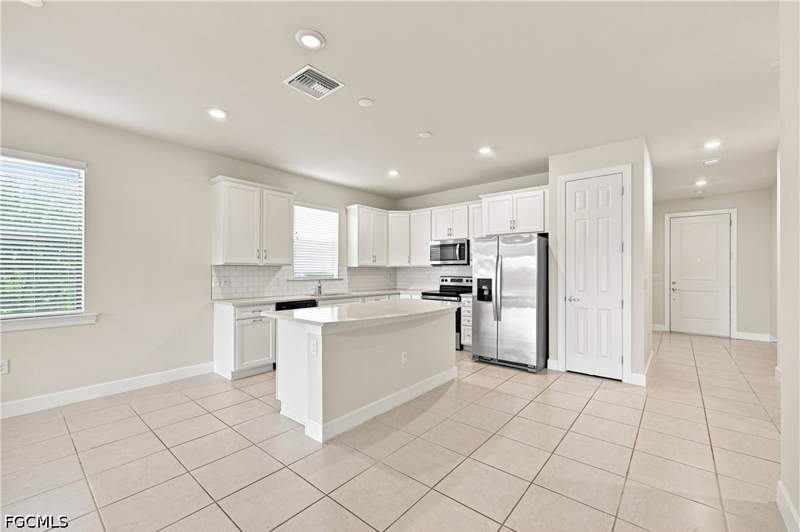 3 bedroom SingleFamilyResidence at 3922 Spotted Eagle Way, Eagle Reserve, Fort Myers — photo 3