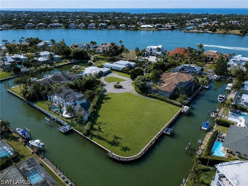3 bedroom SingleFamilyResidence at 2185 Trout Ct, Royal Harbor, Naples — photo 2