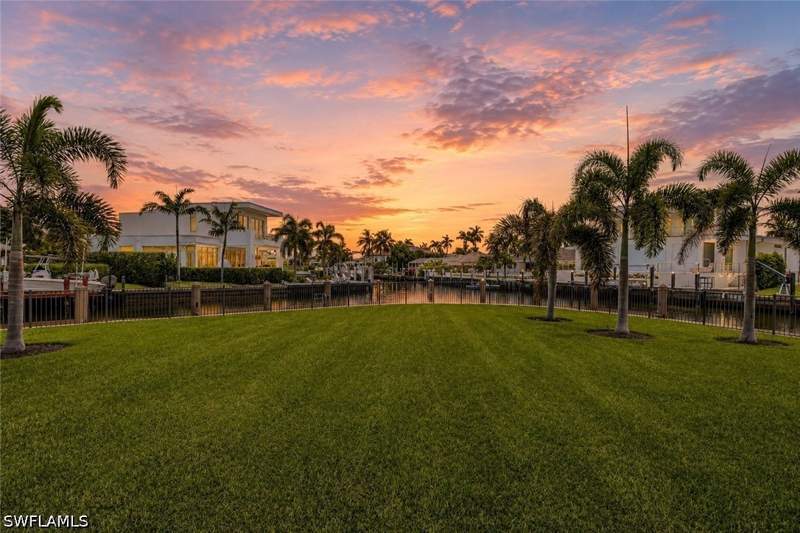 3 bedroom SingleFamilyResidence at 2185 Trout Ct, Royal Harbor, Naples — photo 3
