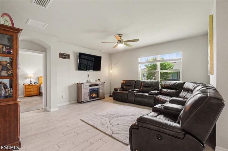 4 bedroom SingleFamilyResidence at 322 NW 21st St, Cape Coral, Cape Coral — photo 4