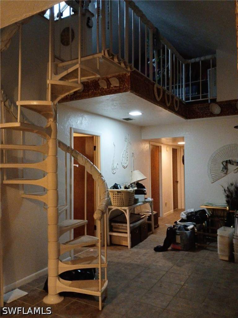 5 bedroom SingleFamilyResidence at 2224 45th St SW, Golden Gate City, Naples — photo 4