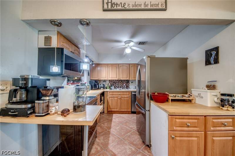 4 bedroom SingleFamilyResidence at 101 Powell Creek Cir, North Fort Myers, North Fort Myers — photo 2