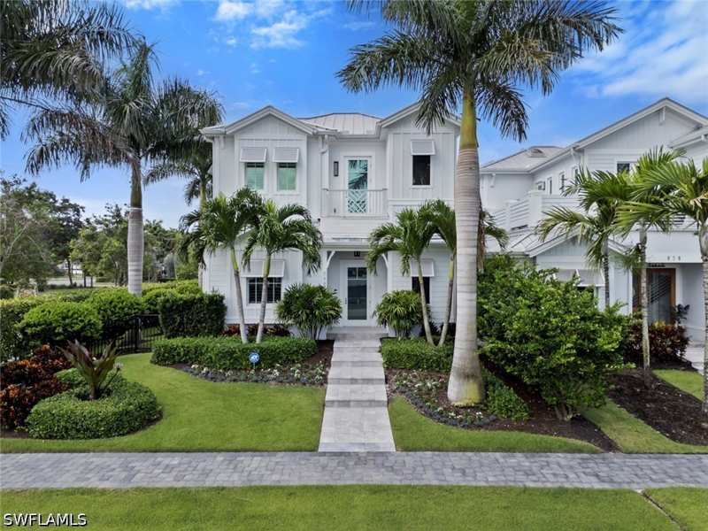 5 bedroom SingleFamilyResidence at 888 10th Ave S, Olde Naples, Naples — photo 1
