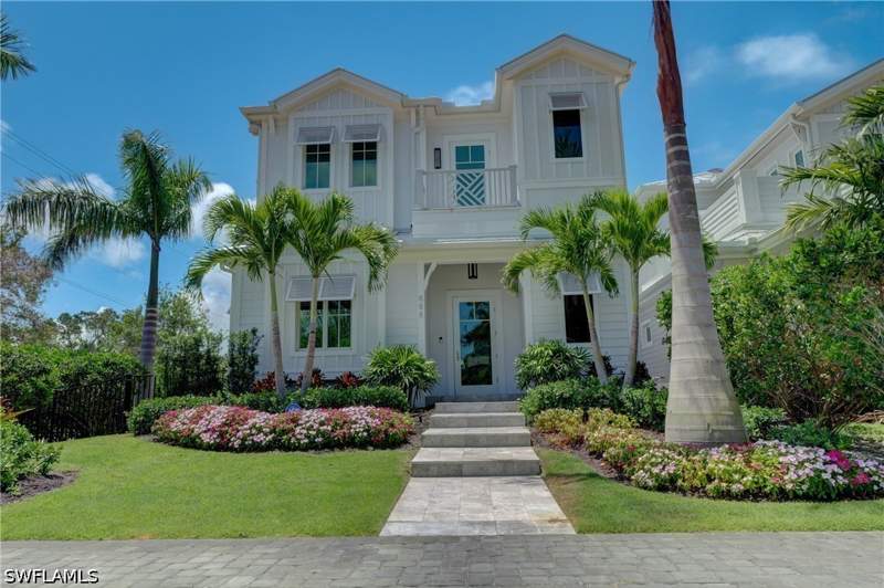 5 bedroom SingleFamilyResidence at 888 10th Ave S, Olde Naples, Naples — photo 2