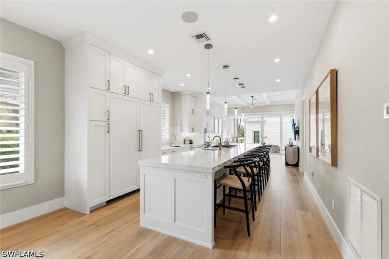 5 bedroom SingleFamilyResidence at 888 10th Ave S, Olde Naples, Naples — photo 4