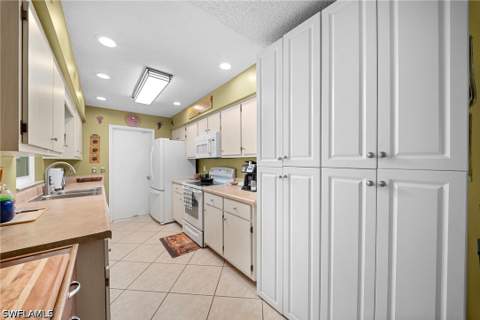 19016 Murcott Dr E, Fort Myers FL - photo 12 of 34