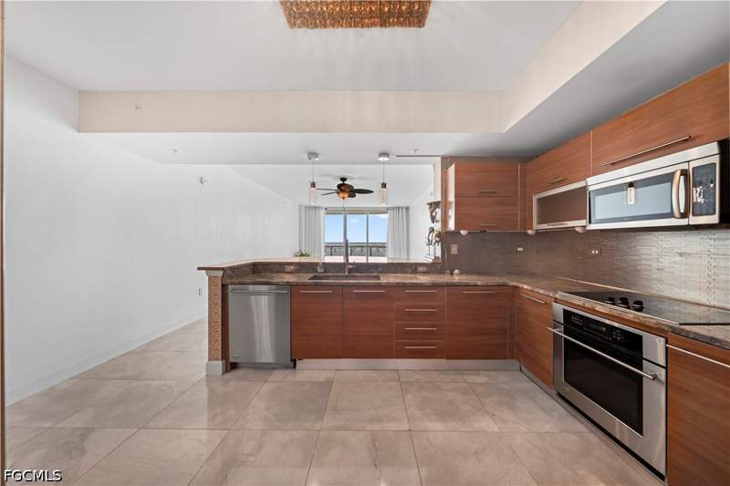 3 bedroom Condominium at 3000 Oasis Grand Blvd 1407, Oasis, Fort Myers — photo 5