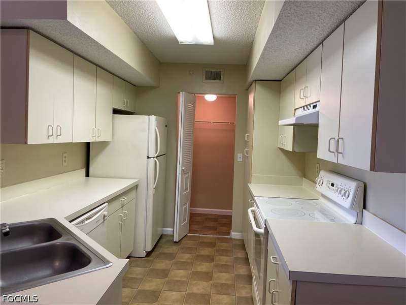 3 bedroom Condominium at 13621 Eagle Ridge Dr 1527, Musa At Daniels, Fort Myers — photo 5