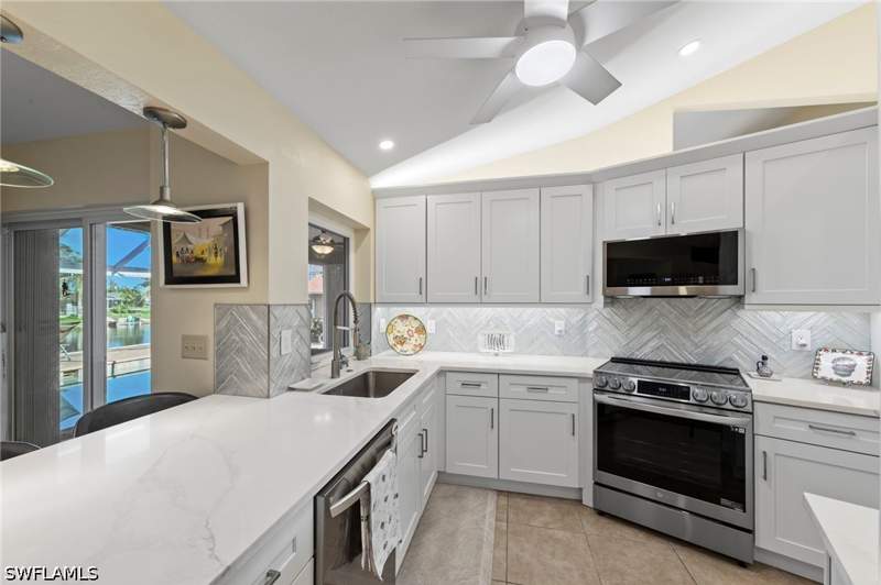 4 bedroom SingleFamilyResidence at 1330 SW 4th Ct, Cape Coral, Cape Coral — photo 4