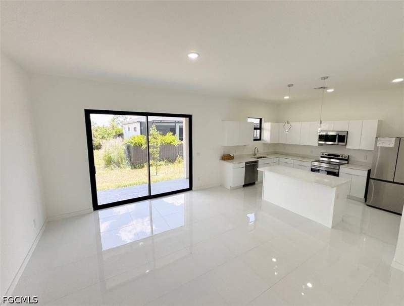 4 bedroom SingleFamilyResidence at 4324 Jacaranda Pkwy W, Cape Coral, Cape Coral — photo 4
