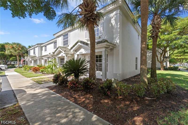 2 bedroom Townhouse at 10032 Poppy Hill Dr, Cypress Landing, Fort Myers — photo 1