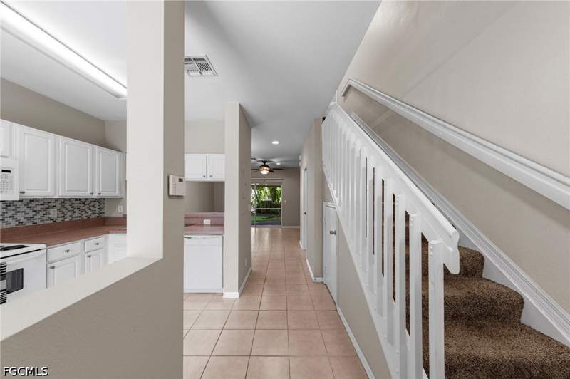 2 bedroom Townhouse at 10032 Poppy Hill Dr, Cypress Landing, Fort Myers — photo 2