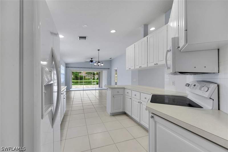 2 bedroom Attached at 4922 Kingston Way, Island Walk, Naples — photo 3