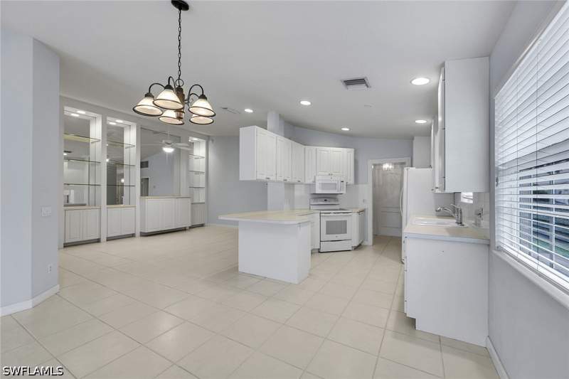 2 bedroom Attached at 4922 Kingston Way, Island Walk, Naples — photo 4