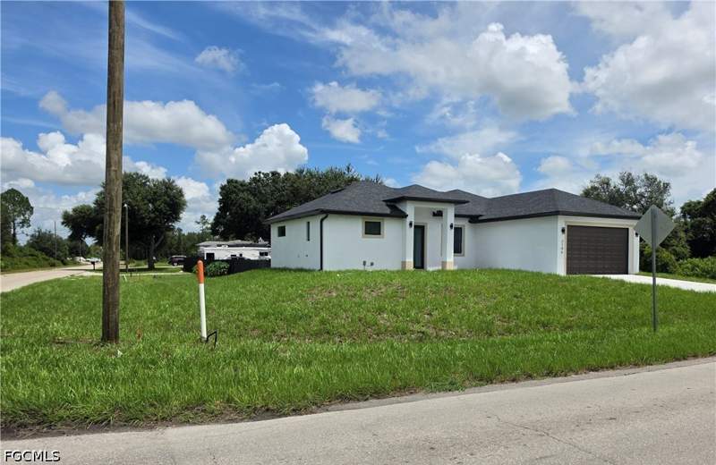 3 bedroom SingleFamilyResidence at 2106 W 17th St, Lehigh Acres, Lehigh Acres — photo 2