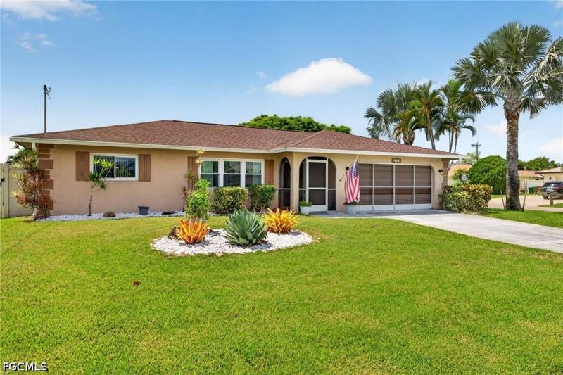 3 bedroom SingleFamilyResidence at 1118 SE 18th St, Cape Coral, Cape Coral — photo 2