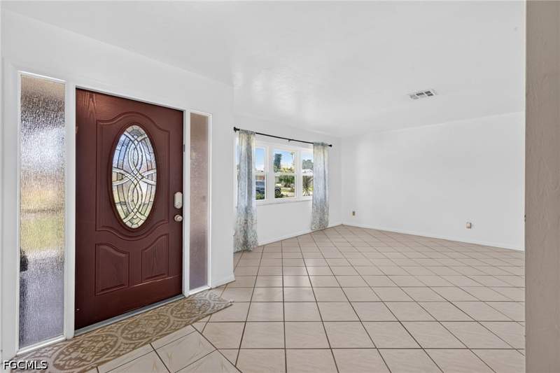 3 bedroom SingleFamilyResidence at 1118 SE 18th St, Cape Coral, Cape Coral — photo 3