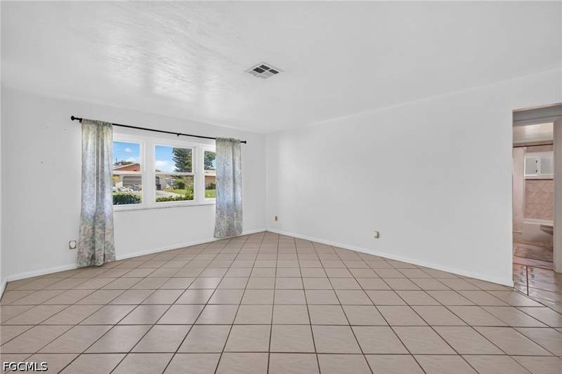 3 bedroom SingleFamilyResidence at 1118 SE 18th St, Cape Coral, Cape Coral — photo 5