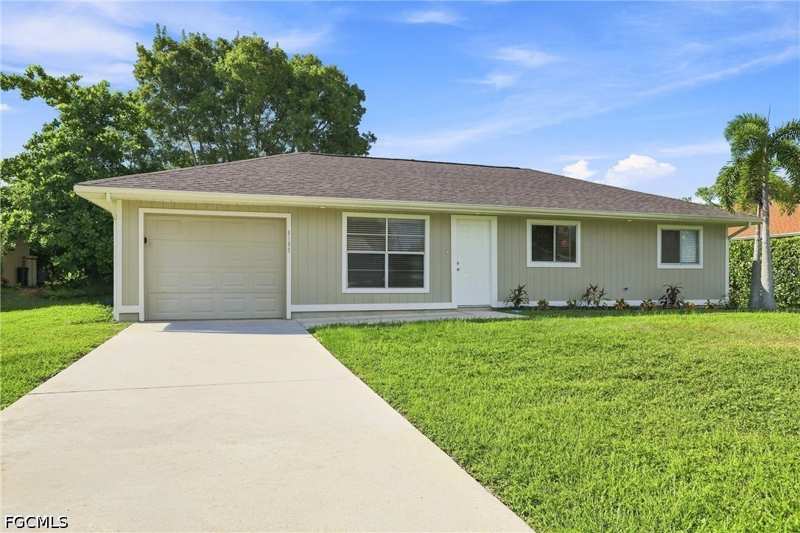 3 bedroom SingleFamilyResidence at 8165 Pelican Rd, San Carlos Park, Fort Myers — photo 1