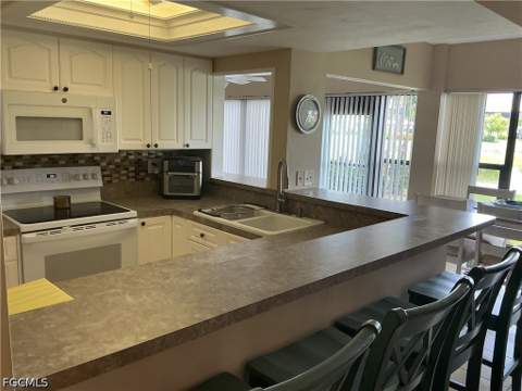 5550 Trailwinds Dr 615, Fort Myers FL - photo 6 of 21