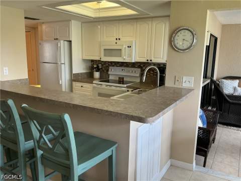 5550 Trailwinds Dr 615, Fort Myers FL - photo 8 of 21