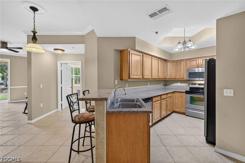 2 bedroom Condominium at 12505 McGregor Blvd 106B, Maple Gardens, Fort Myers — photo 5