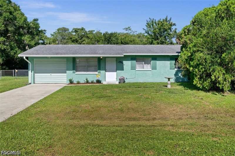 3 bedroom SingleFamilyResidence at 2976 Ribbon Ct, Riverdale Estates, Fort Myers — photo 1