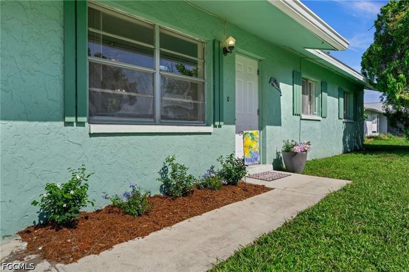 3 bedroom SingleFamilyResidence at 2976 Ribbon Ct, Riverdale Estates, Fort Myers — photo 2