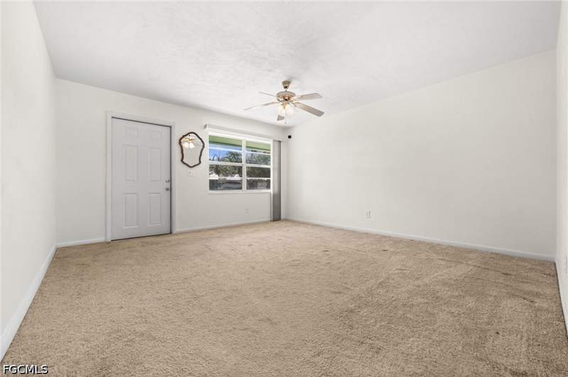 3 bedroom SingleFamilyResidence at 2976 Ribbon Ct, Riverdale Estates, Fort Myers — photo 4