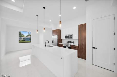 513 NE 15th Ter, Cape Coral FL - photo 9 of 27