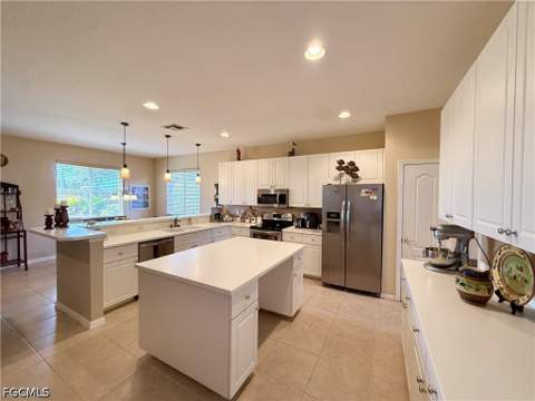 15470 Laguna Hills Dr, Fort Myers FL - photo 8 of 49