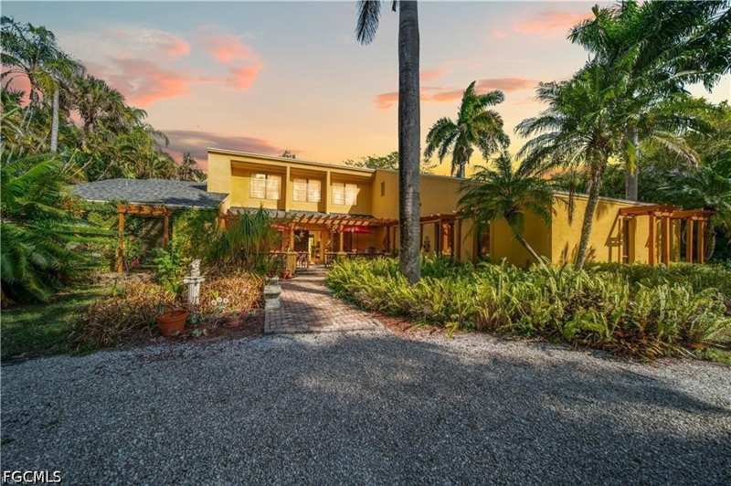 5 bedroom SingleFamilyResidence at 184 W Mariana Ave, North Fort Myers, North Fort Myers — photo 1