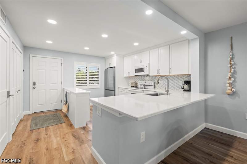 2 bedroom Condominium at 979 E Gulf Dr 242, Loggerhead Cay Condo, Sanibel — photo 4