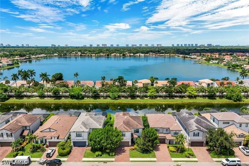 5 bedroom SingleFamilyResidence at 7209 Wilton Dr, Avery Square, Naples — photo 3