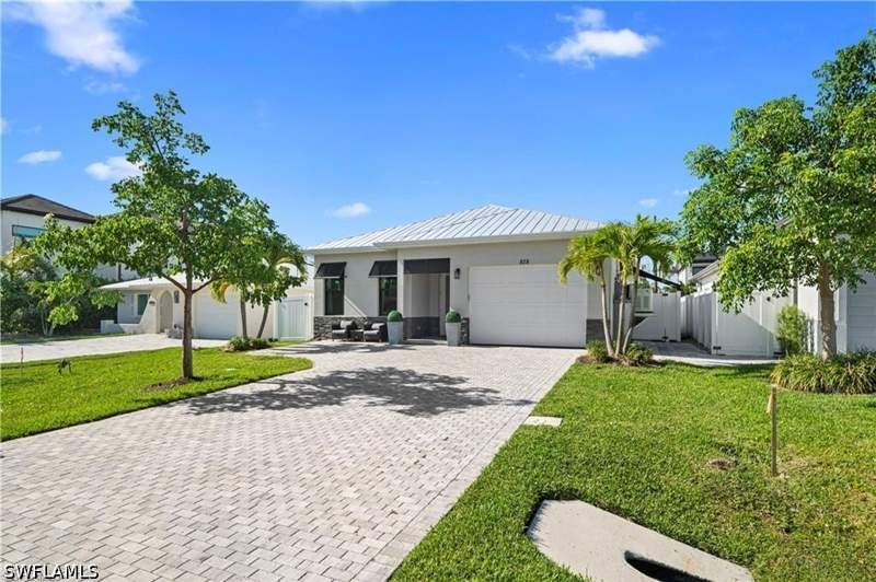 4 bedroom SingleFamilyResidence at 828 100th Ave N, Naples Park, Naples — photo 4