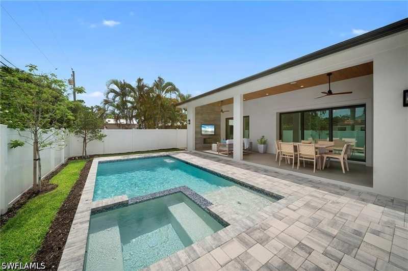 4 bedroom SingleFamilyResidence at 658 93rd Ave N, Naples Park, Naples — photo 1