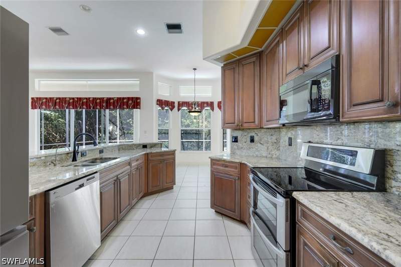 3 bedroom SingleFamilyResidence at 28476 Del Lago Way, Spanish Wells, Bonita Springs — photo 2