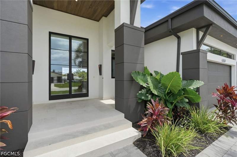 3 bedroom SingleFamilyResidence at 4949 Seville Ct, Cape Coral, Cape Coral — photo 3
