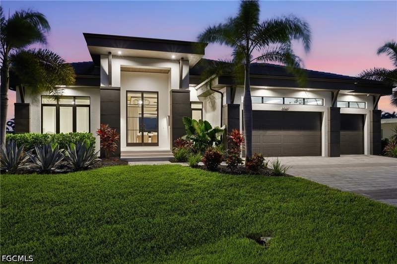 3 bedroom SingleFamilyResidence at 4949 Seville Ct, Cape Coral, Cape Coral — photo 4