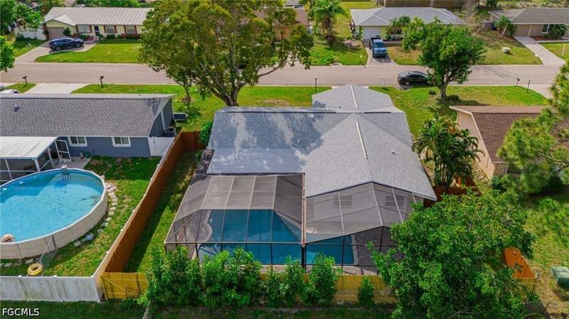 4 bedroom SingleFamilyResidence at 1393 White Cedar Ln, Foxmoor Pines, North Fort Myers — photo 2