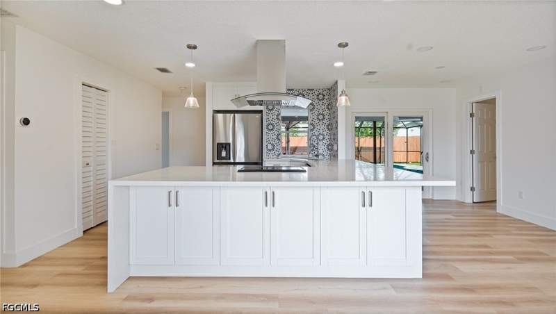 4 bedroom SingleFamilyResidence at 1393 White Cedar Ln, Foxmoor Pines, North Fort Myers — photo 4