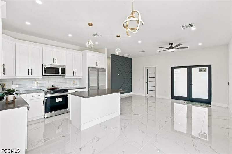 3 bedroom SingleFamilyResidence at 2818 13th St SW, Lehigh Acres, Lehigh Acres — photo 3