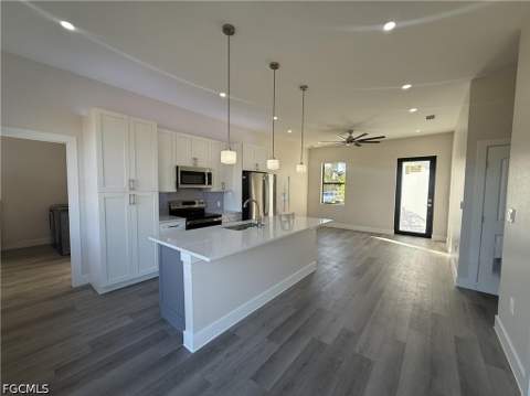383 Pennfield Ave, Lehigh Acres FL - photo 7 of 28