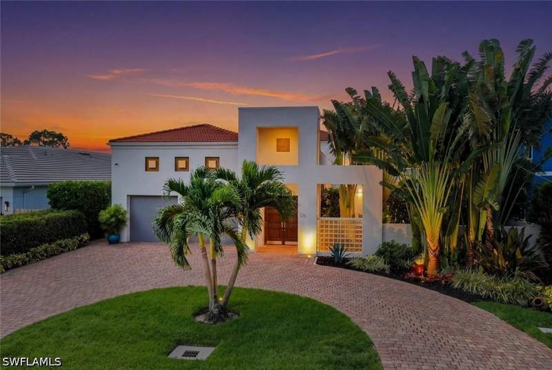 5 bedroom SingleFamilyResidence at 576 96th Ave N, Naples Park, Naples — photo 2