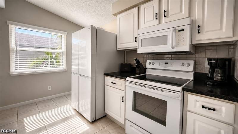 3 bedroom SingleFamilyResidence at 3915 SW 1st Ave, Cape Coral, Cape Coral — photo 5