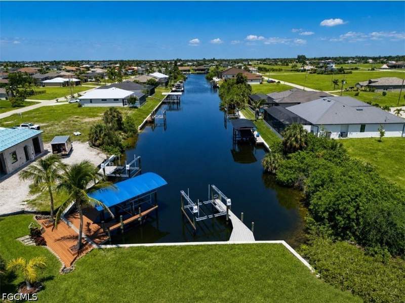 4 bedroom SingleFamilyResidence at 3231 Yucatan Pkwy, Cape Coral, Cape Coral — photo 5