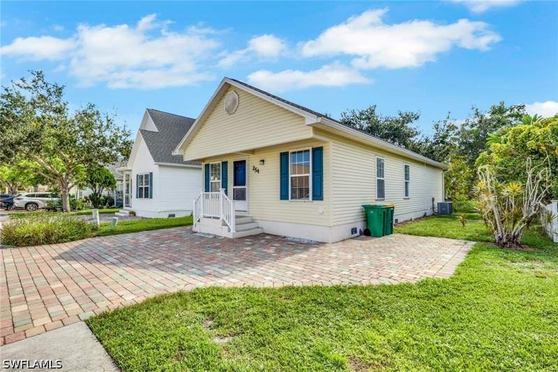 2 bedroom SingleFamilyResidence at 254 Leawood Cir, Leawood Lakes, Naples — photo 2