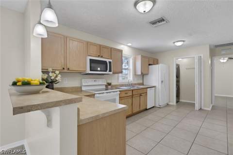 254 Leawood Cir, Naples FL - photo 7 of 28