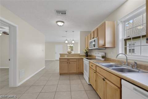254 Leawood Cir, Naples FL - photo 8 of 28